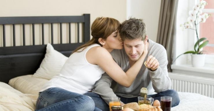 Illustration de l'article : 11 habitudes à avoir en couple pour une relation vraiment épanouie. La 4 est indispensable à notre époque !