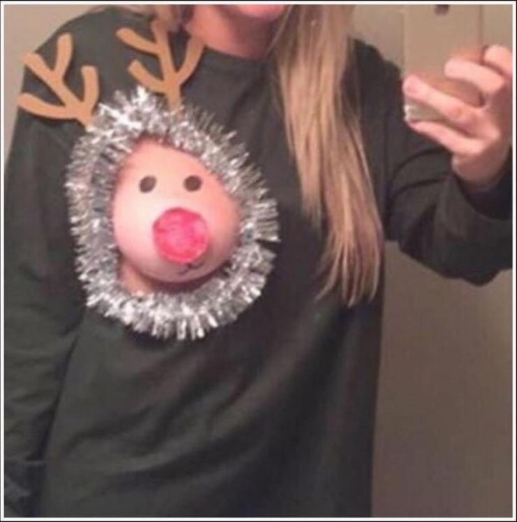 Illustration de l'article : Les femmes transforment leur poitrine pour Noël. Cette nouvelle mode affole le net à 3 jours du réveillon...