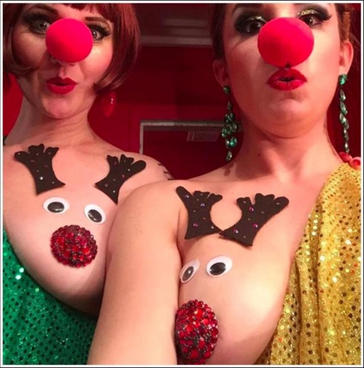 Illustration de l'article : Les femmes transforment leur poitrine pour Noël. Cette nouvelle mode affole le net à 3 jours du réveillon...