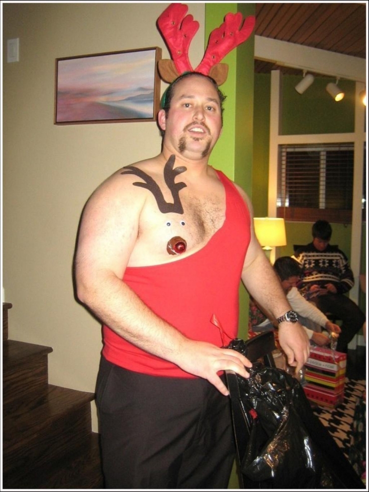 Illustration de l'article : Les femmes transforment leur poitrine pour Noël. Cette nouvelle mode affole le net à 3 jours du réveillon...