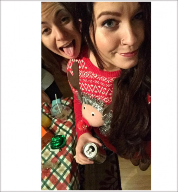 Illustration de l'article : Les femmes transforment leur poitrine pour Noël. Cette nouvelle mode affole le net à 3 jours du réveillon...