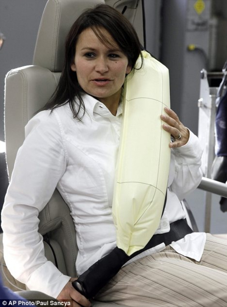 Illustration de l'article : 28 trucs que tu ne peux pas faire avec une grosse poitrine...