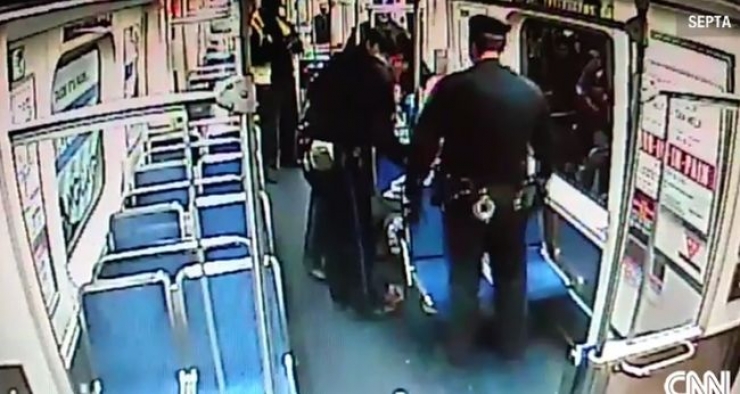 Illustration de l'article : Un cadeau miraculeux: Une femme accouche dans le me?tro, le jour de Noe?l! (Vid&eacute;o)