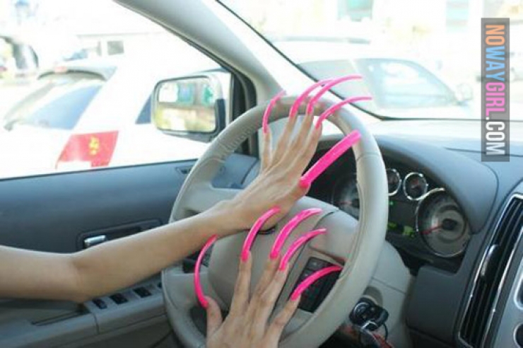 Illustration de l'article : Ces 15 femmes ont déclaré la guerre à leur coupe-ongles...