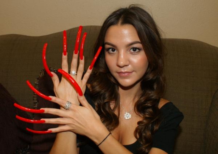 Illustration de l'article : Ces 15 femmes ont déclaré la guerre à leur coupe-ongles...