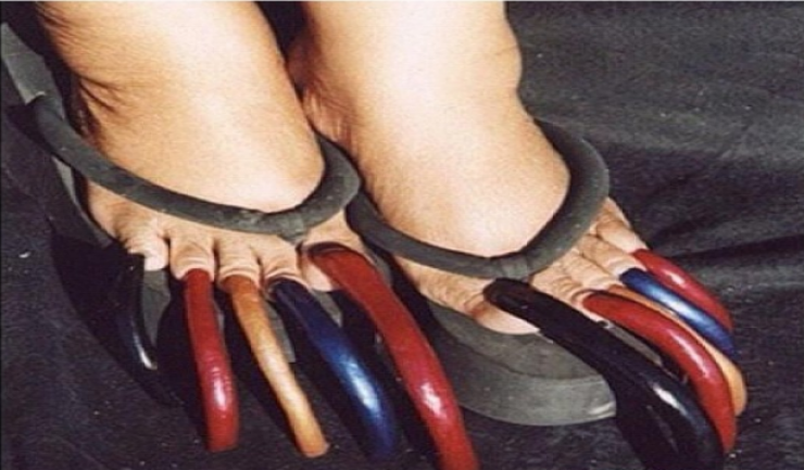 Illustration de l'article : Ces 15 femmes ont déclaré la guerre à leur coupe-ongles...