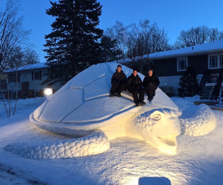 Illustration de l'article : Les 22 sculptures en neige les plus impressionnantes et drôles du monde… Quel talent !