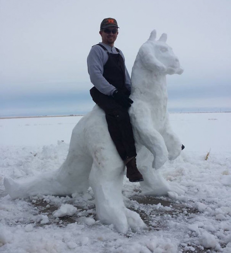 Illustration de l'article : Les 22 sculptures en neige les plus impressionnantes et drôles du monde… Quel talent !