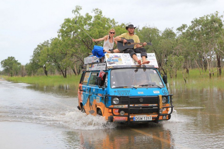 Illustration de l'article : Un van et 8 euros par jour… Il n’en fallait pas plus à ce couple pour démarrer un tour du monde !