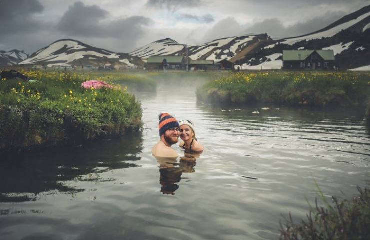 Illustration de l'article : Un van et 8 euros par jour… Il n’en fallait pas plus à ce couple pour démarrer un tour du monde !