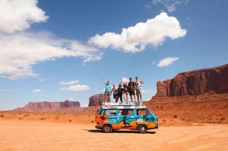 Illustration de l'article : Un van et 8 euros par jour… Il n’en fallait pas plus à ce couple pour démarrer un tour du monde !