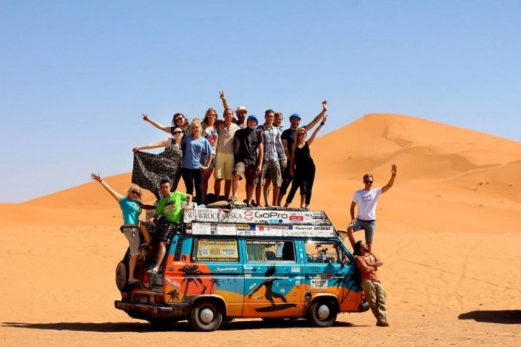 Illustration de l'article : Un van et 8 euros par jour… Il n’en fallait pas plus à ce couple pour démarrer un tour du monde !