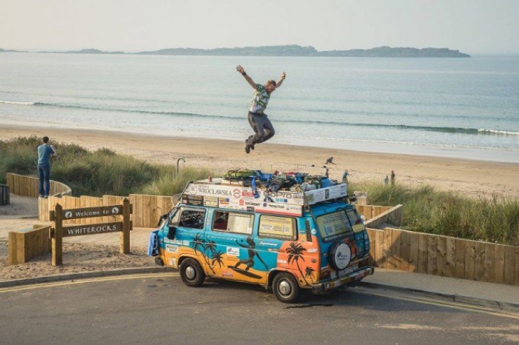 Illustration de l'article : Un van et 8 euros par jour… Il n’en fallait pas plus à ce couple pour démarrer un tour du monde !