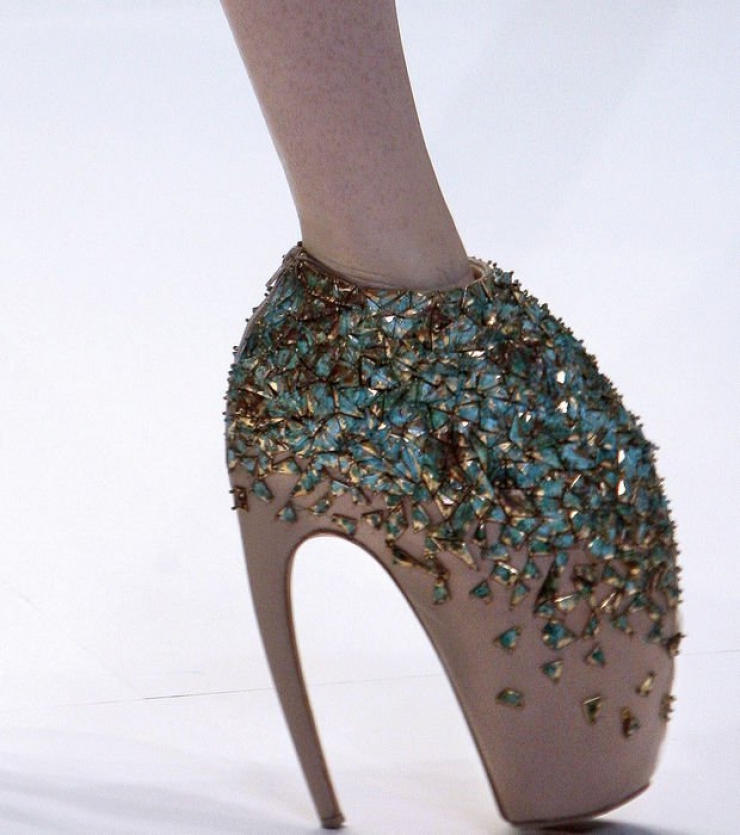 Illustration de l'article : Un simple coup d’oeil sur ces 20 chaussures, et vous aurez instantanément mal aux pieds...