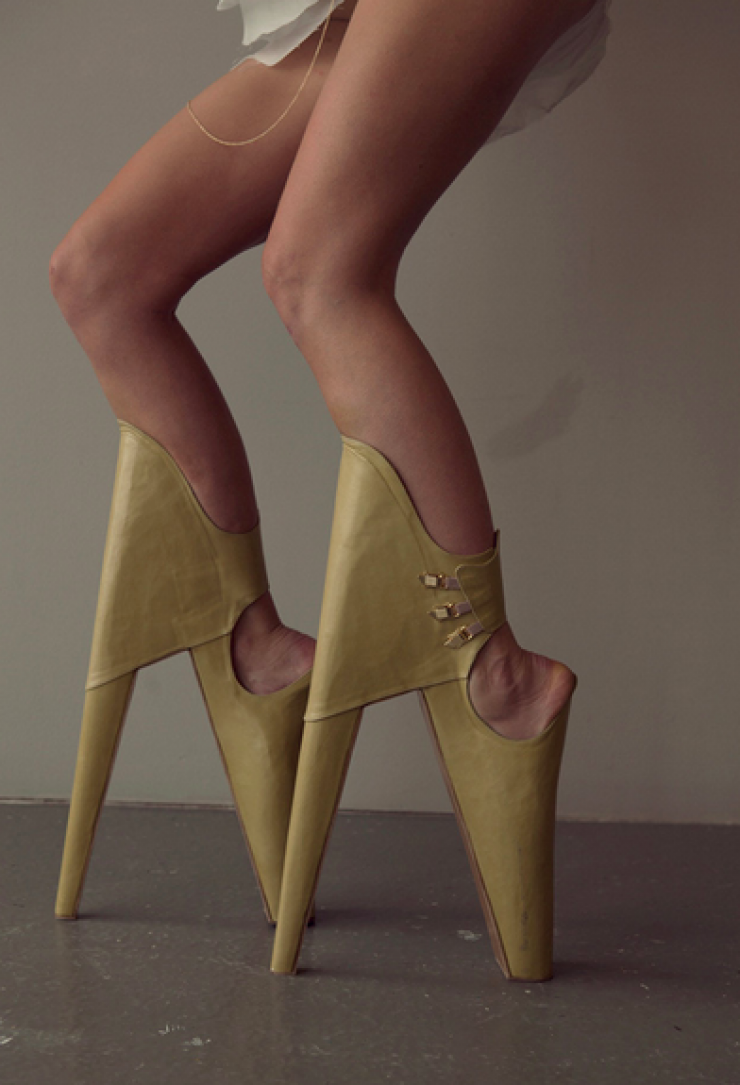 Illustration de l'article : Un simple coup d’oeil sur ces 20 chaussures, et vous aurez instantanément mal aux pieds...