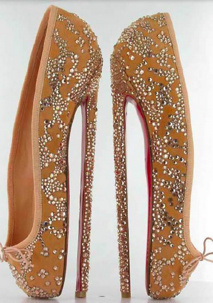 Illustration de l'article : Un simple coup d’oeil sur ces 20 chaussures, et vous aurez instantanément mal aux pieds...