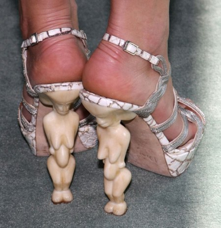Illustration de l'article : Un simple coup d’oeil sur ces 20 chaussures, et vous aurez instantanément mal aux pieds...