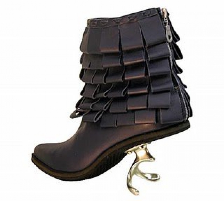 Illustration de l'article : Un simple coup d’oeil sur ces 20 chaussures, et vous aurez instantanément mal aux pieds...