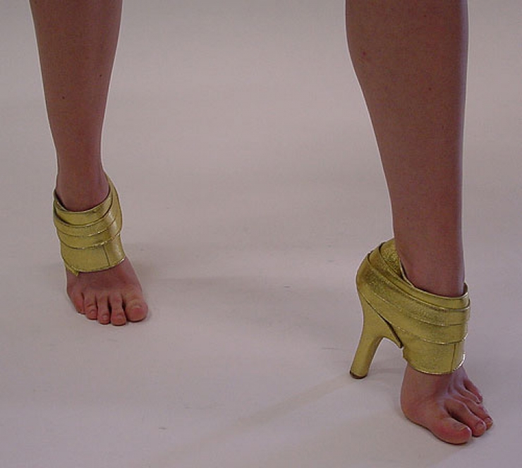 Illustration de l'article : Un simple coup d’oeil sur ces 20 chaussures, et vous aurez instantanément mal aux pieds...