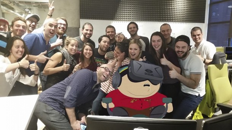 Illustration de l'article : Il s'endort au taf et ses collègues font une photo qui fait rapidement le buzz ! Mais quand les internautes en rajoutent une couche...