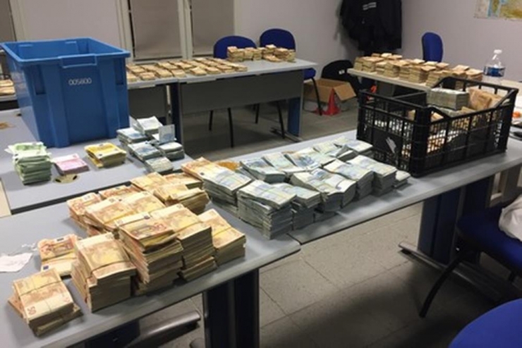 Illustration de l'article : Top 12 des saisies les plus hallucinantes faites par des douaniers français ! La 6 est trop étrange...