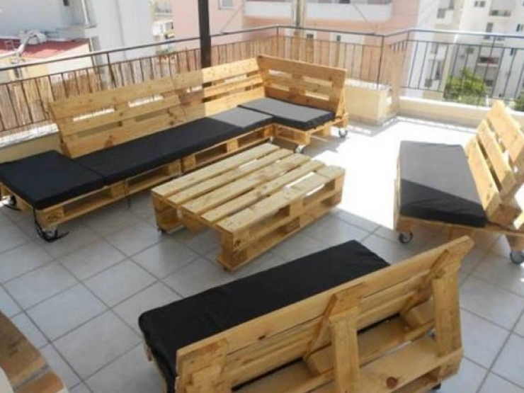 Illustration de l'article : Voici comment rendre de vieilles palettes de bois utiles et décoratives : 60 idées !