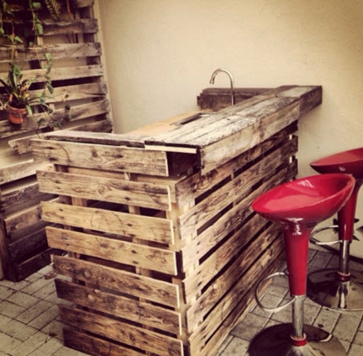 Illustration de l'article : Voici comment rendre de vieilles palettes de bois utiles et décoratives : 60 idées !