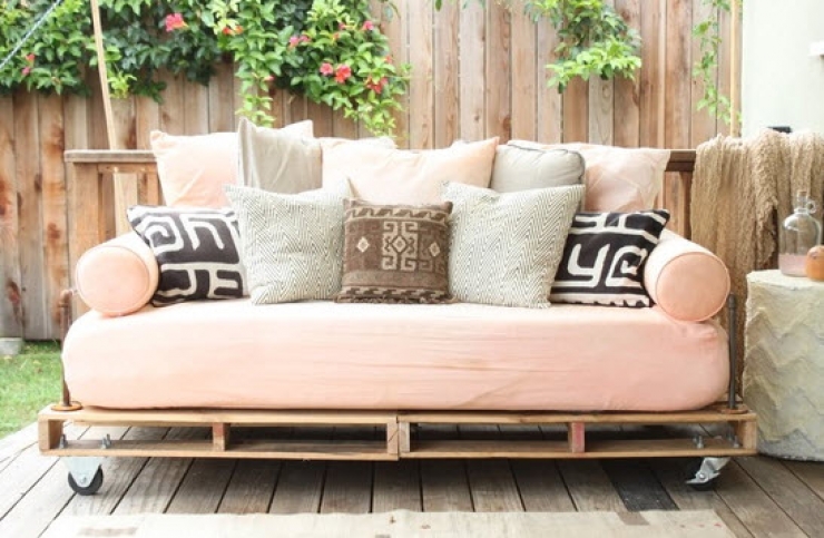 Illustration de l'article : Voici comment rendre de vieilles palettes de bois utiles et décoratives : 60 idées !