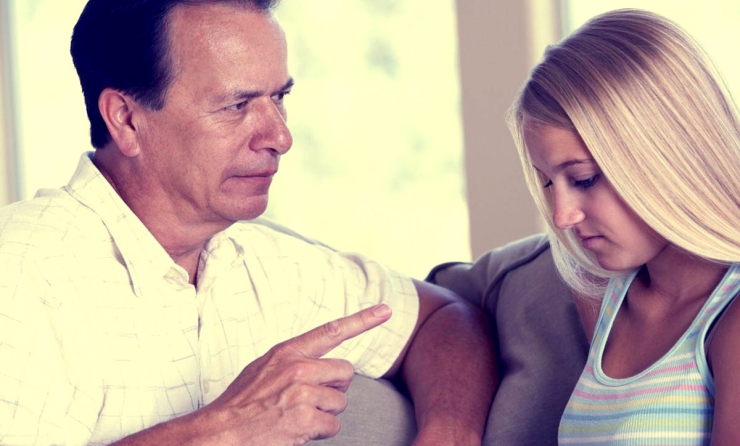 Illustration de l'article : Seuls ceux qui ont grandi avec des parents autoritaires connaissent ces 17 situations !