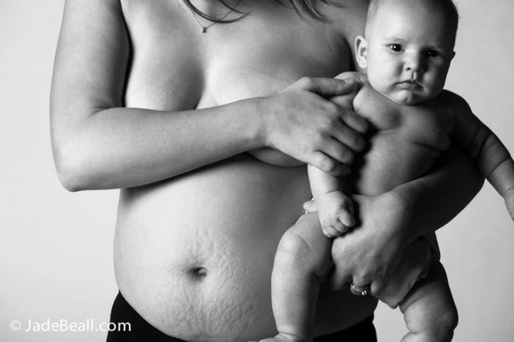 Illustration de l'article : Des images qui rendent hommage au vrai corps d’une maman après sa grossesse… Un projet de Jade Beall !