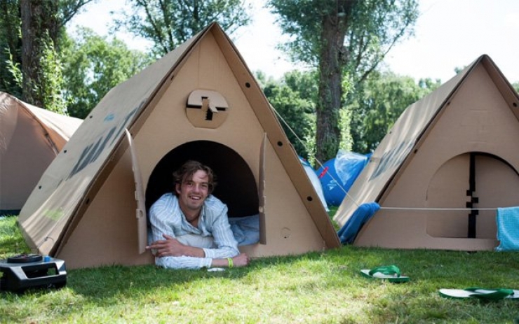 Illustration de l'article : Voici un nouveau concept de tente en carton de festival totalement recyclable…de quoi réjouir les festivaliers !