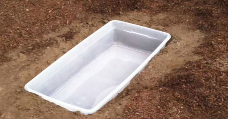 Illustration de l'article : Qui ne voudrait pas avoir ça dans son jardin !? Avec un simple bac de rangement transformé...