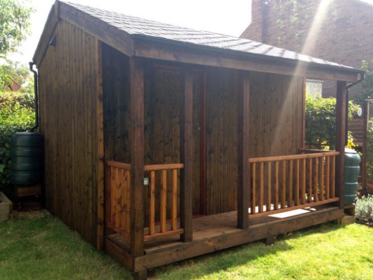 Illustration de l'article : Il transforme son cabanon pour créer un coin que n'importe qui voudrait dans son jardin !