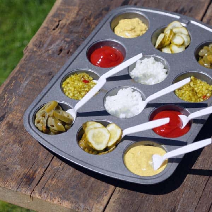 Illustration de l'article : J'adore ce qu'elle réalise en perçant un trou dans chaque compartiment de ce moule. Fallait y penser !