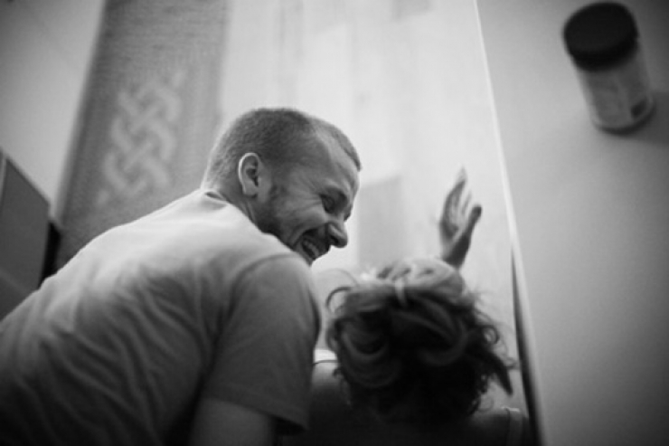 Illustration de l'article : Une naissance en photos, étape par étape, à la maison. Elle ne voulait pas d’un accouchement comme les autres !