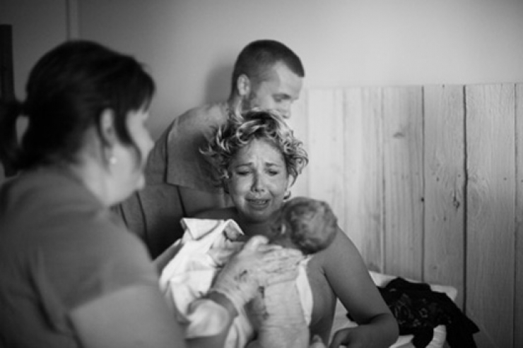Illustration de l'article : Une naissance en photos, étape par étape, à la maison. Elle ne voulait pas d’un accouchement comme les autres !