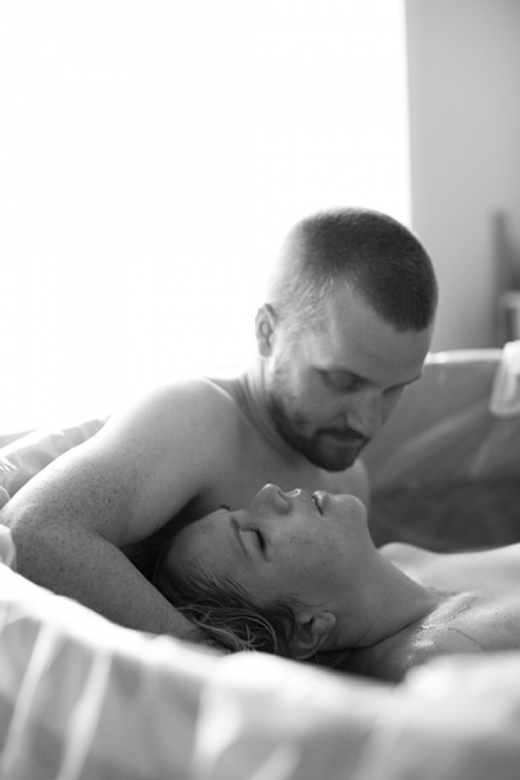 Illustration de l'article : Une naissance en photos, étape par étape, à la maison. Elle ne voulait pas d’un accouchement comme les autres !