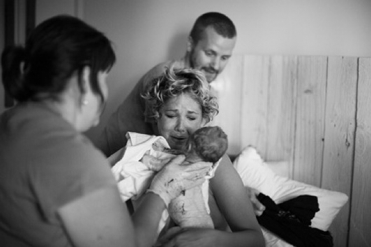 Illustration de l'article : Une naissance en photos, étape par étape, à la maison. Elle ne voulait pas d’un accouchement comme les autres !
