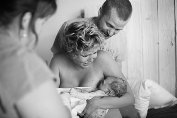 Illustration de l'article : Une naissance en photos, étape par étape, à la maison. Elle ne voulait pas d’un accouchement comme les autres !