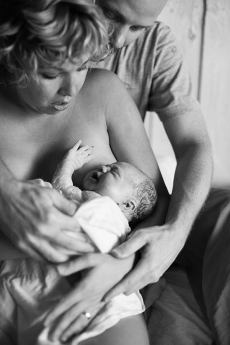 Illustration de l'article : Une naissance en photos, étape par étape, à la maison. Elle ne voulait pas d’un accouchement comme les autres !