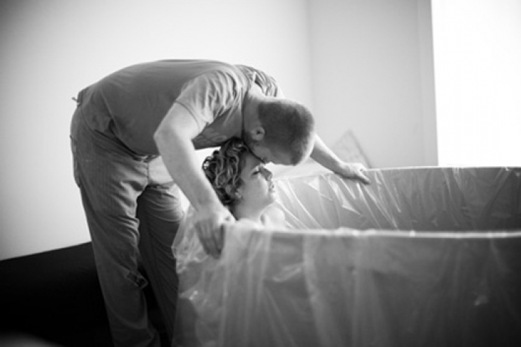 Illustration de l'article : Une naissance en photos, étape par étape, à la maison. Elle ne voulait pas d’un accouchement comme les autres !