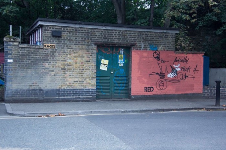 Illustration de l'article : Pendant un an, un graffeur et un laveur de mur se sont fait la guerre… Des clichés hilarants !