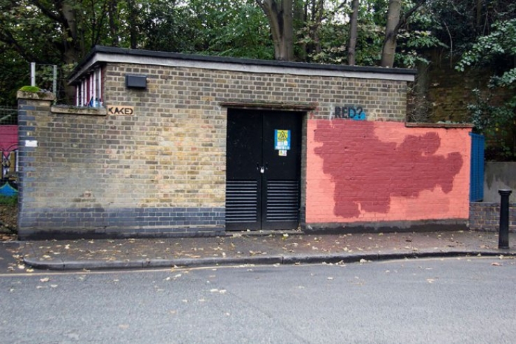 Illustration de l'article : Pendant un an, un graffeur et un laveur de mur se sont fait la guerre… Des clichés hilarants !
