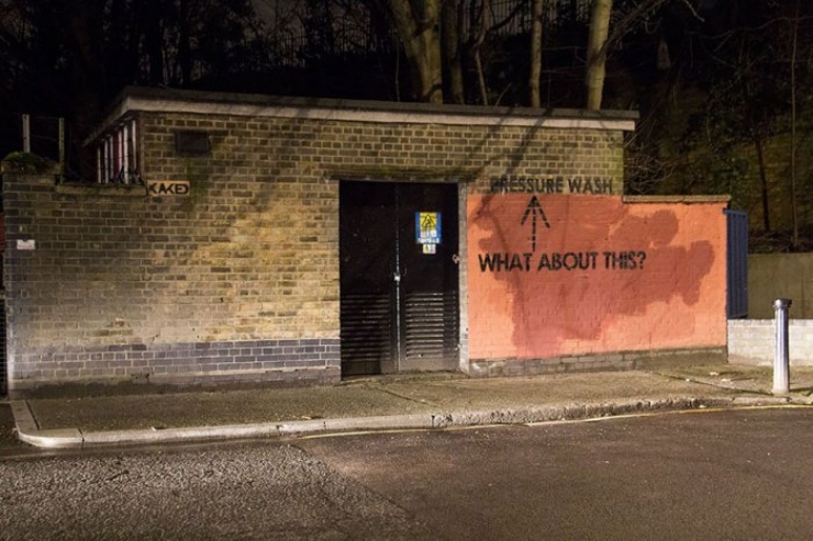Illustration de l'article : Pendant un an, un graffeur et un laveur de mur se sont fait la guerre… Des clichés hilarants !
