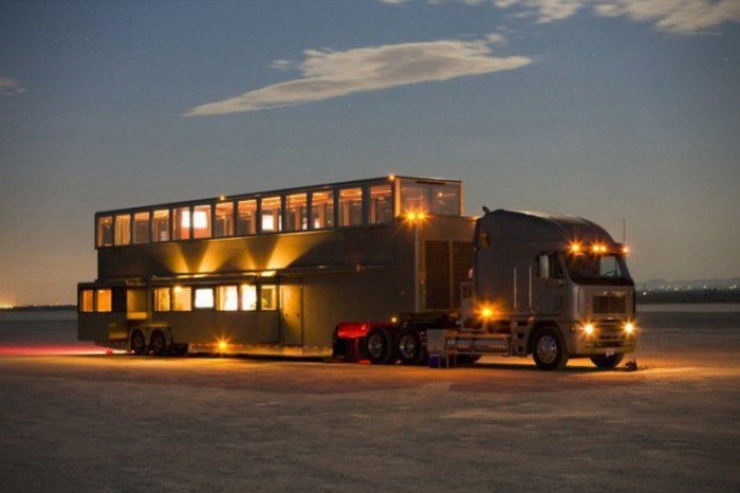 Illustration de l'article : 2,6 millions d'euros, c'est le prix de ce camping-car de luxe... Attendez de voir l'intérieur !
