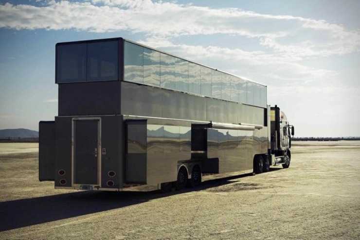 Illustration de l'article : 2,6 millions d'euros, c'est le prix de ce camping-car de luxe... Attendez de voir l'intérieur !