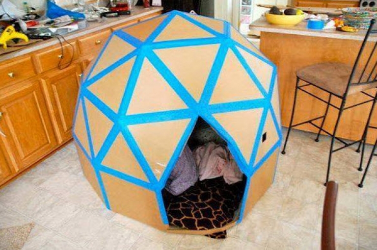 Illustration de l'article : Voici 15 idées de jouets pour enfants, à fabriquer avec des boites de carton…Des idées de génie !