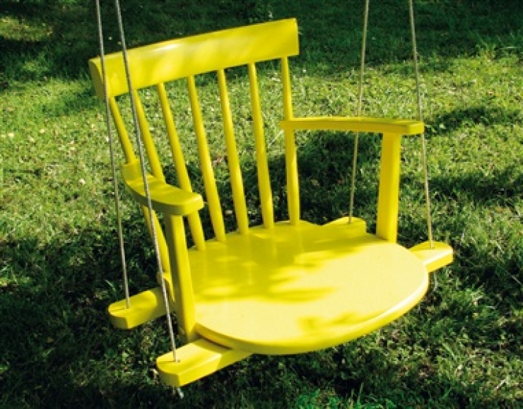 Illustration de l'article : Voici 16 façons créatives de transformer de vieilles chaises brisées en décorations très utiles…La 3 est vraiment géniale !