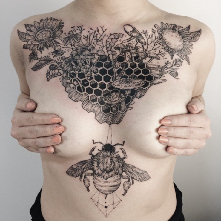 Illustration de l'article : Top 38 des tatouages réalisés sous les seins... De quoi vous aider à trouver des idées !