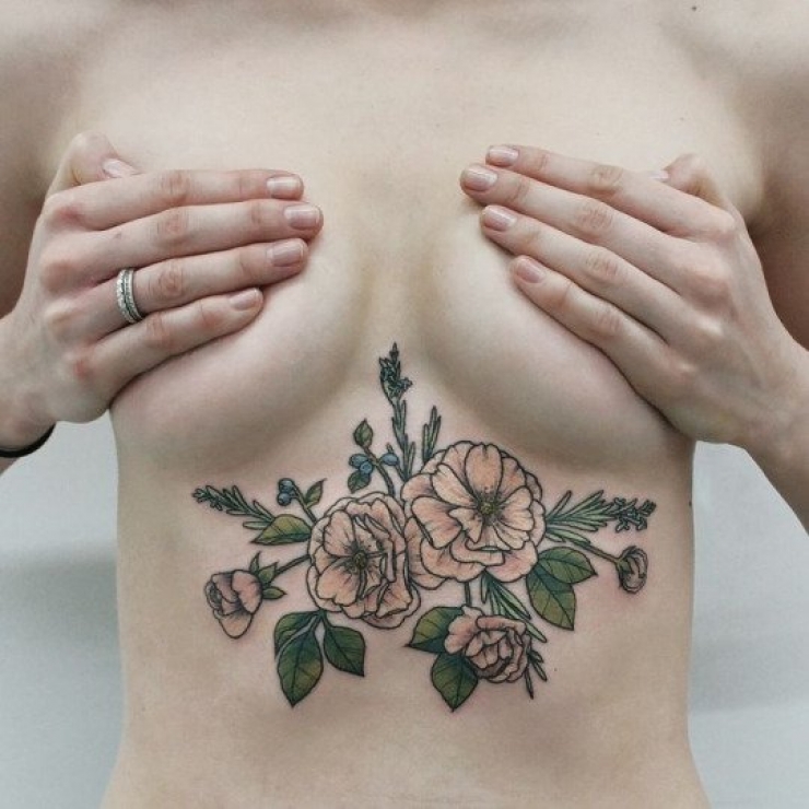 Illustration de l'article : Top 38 des tatouages réalisés sous les seins... De quoi vous aider à trouver des idées !